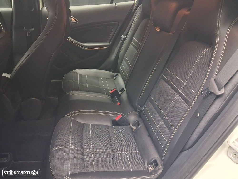 Mercedes-Benz GLA 180 d Urban - 13