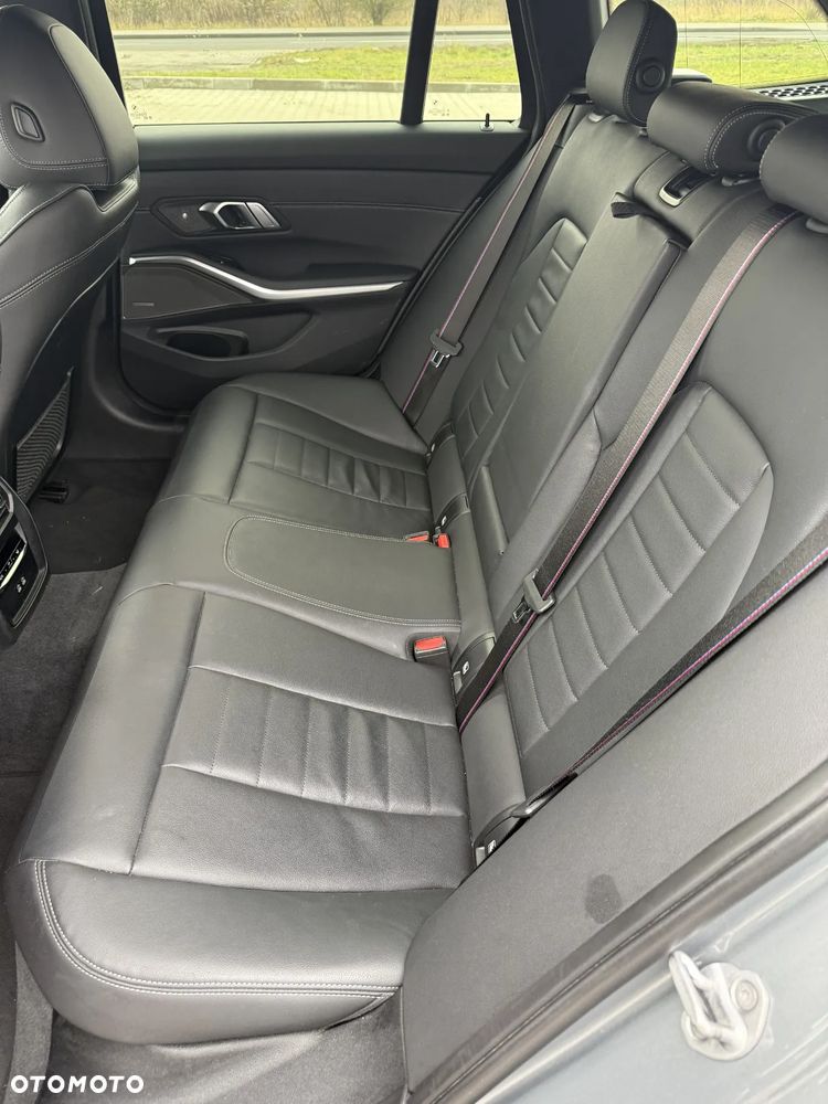 BMW Seria 3 330i xDrive M Sport - 10