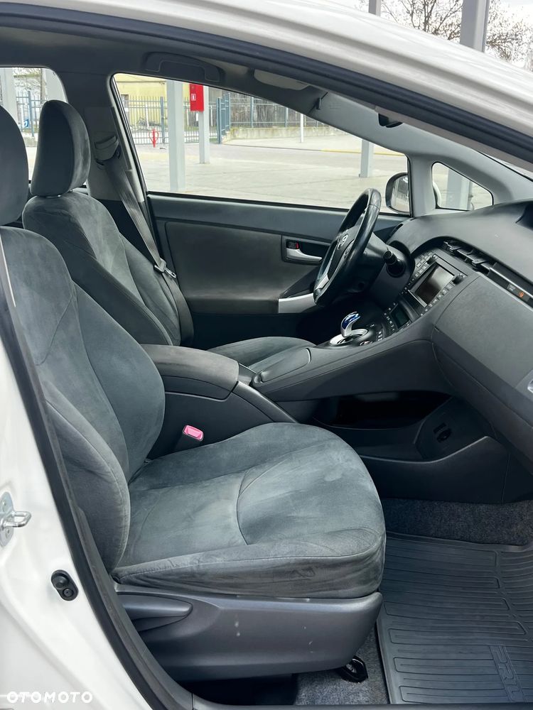 Toyota Prius (Hybrid) Executive - 15