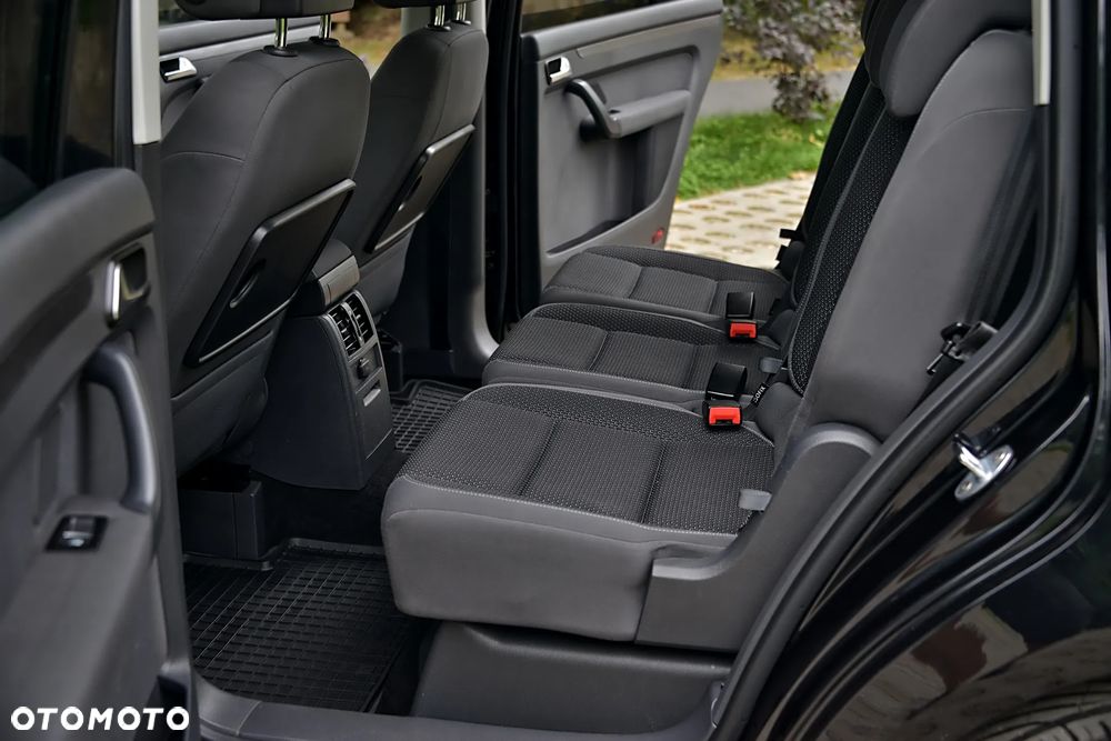 Volkswagen Touran - 25