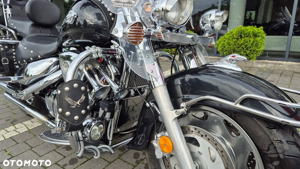 Suzuki Intruder - 14