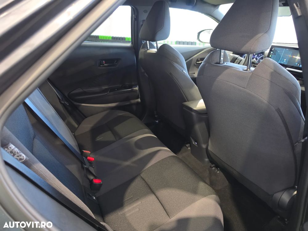 Toyota C-HR 1.8 Hybrid Team Deutschland - 17