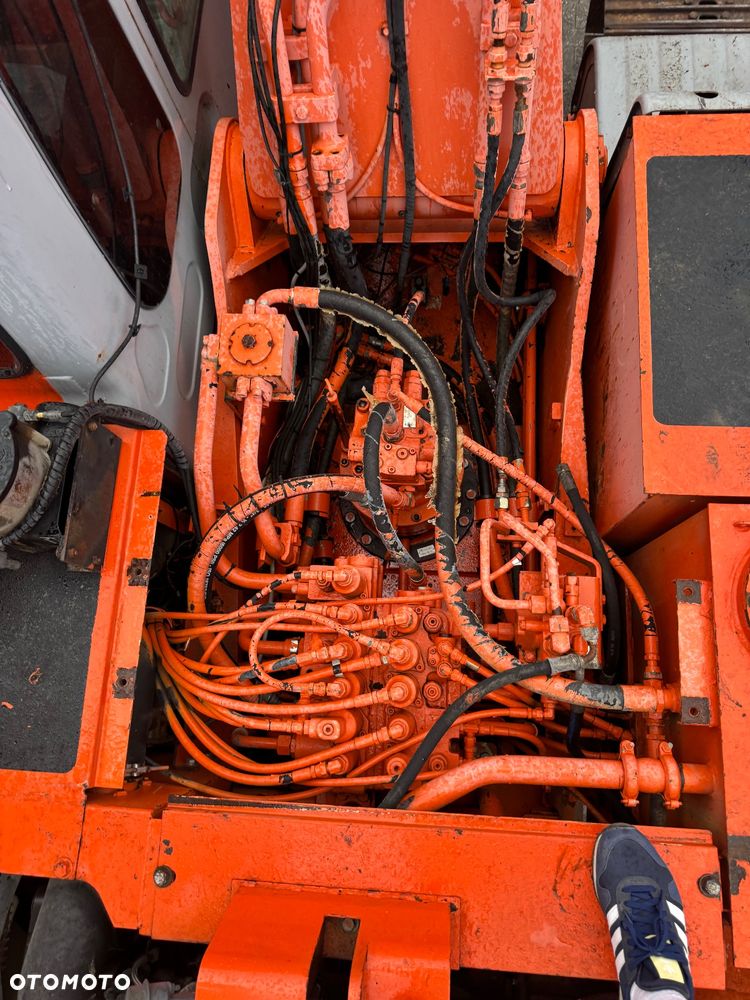 Kobelco E215 - 17