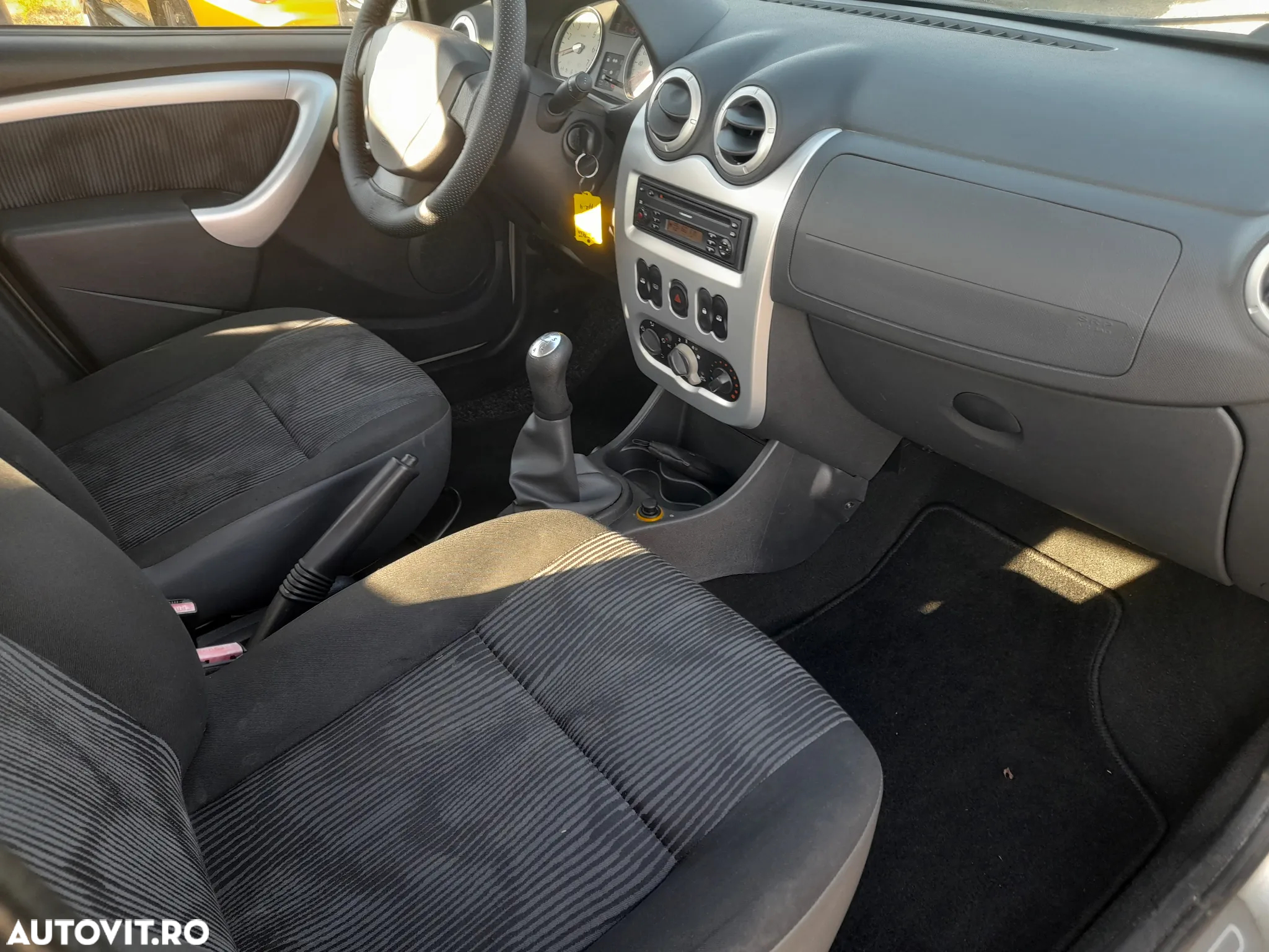 Dacia Sandero 1.2 16V 75 Laureate - 10