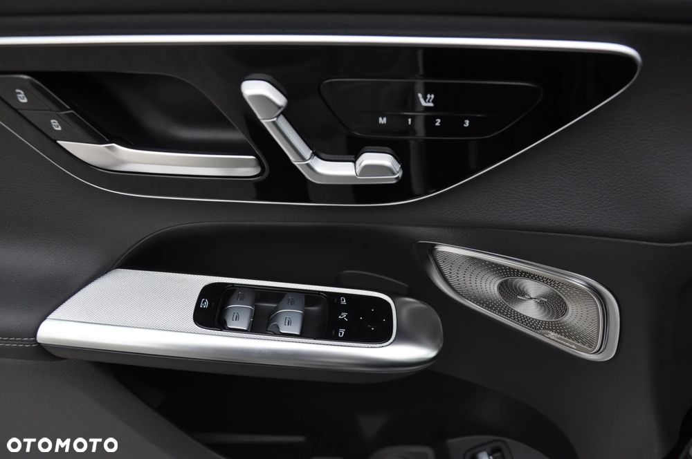 Mercedes-Benz GLC - 32