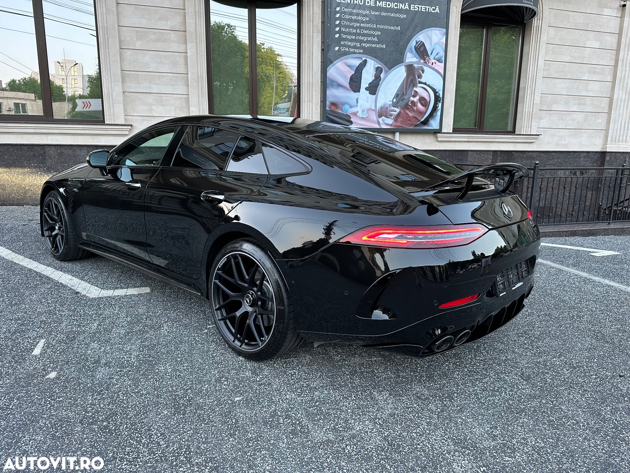 Mercedes-Benz AMG GT 53 4Matic+ Coupe 4D Speedshift TCT 9G - 4