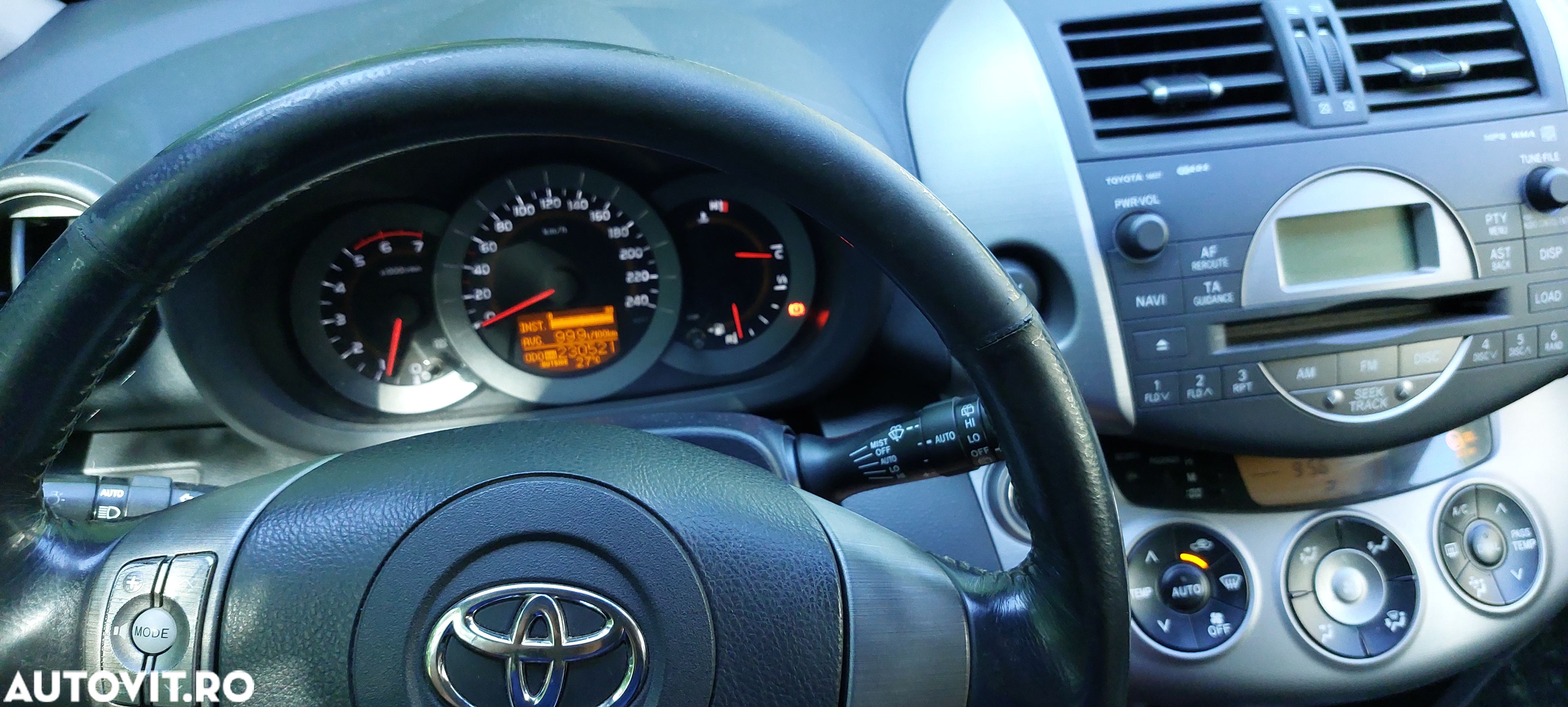 Toyota RAV4 - 1