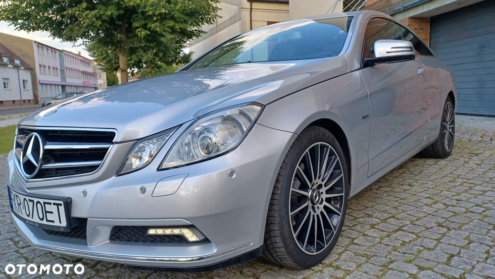 Mercedes-Benz Klasa E 200 CGI Coupe BlueEFFICIENCY Automatik Avantgarde - 8