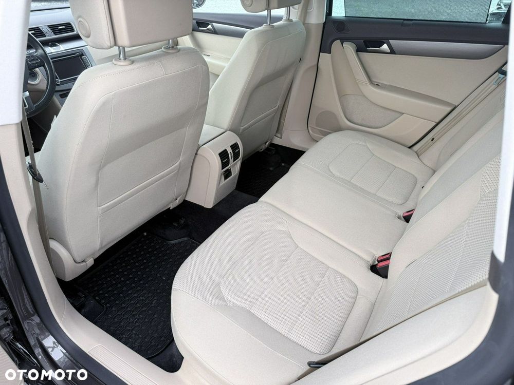 Volkswagen Passat - 28