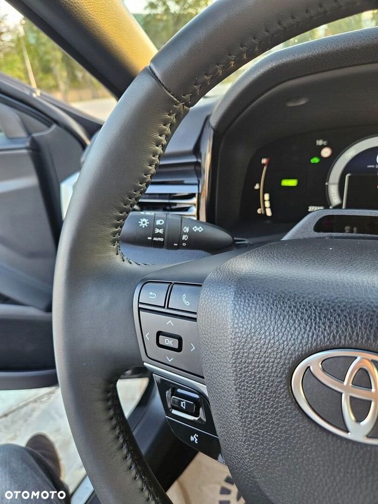 Toyota Camry - 17