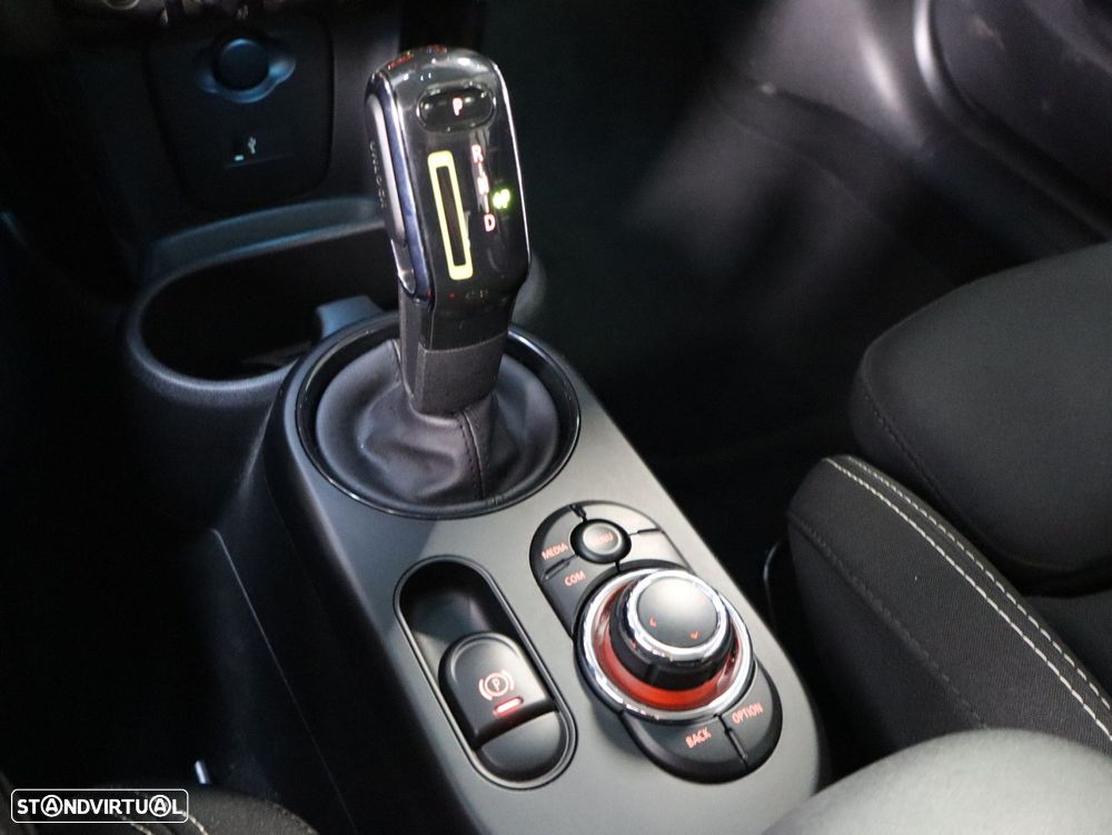 MINI 3 Portas Cooper SE Classic - 17