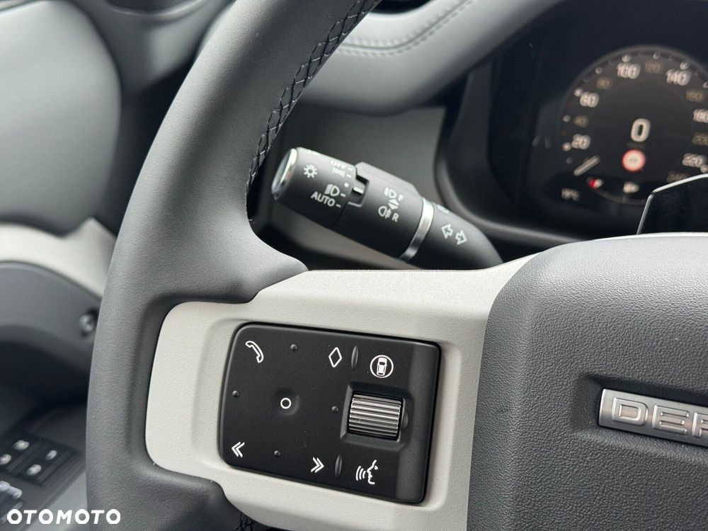 Land Rover Defender - 17