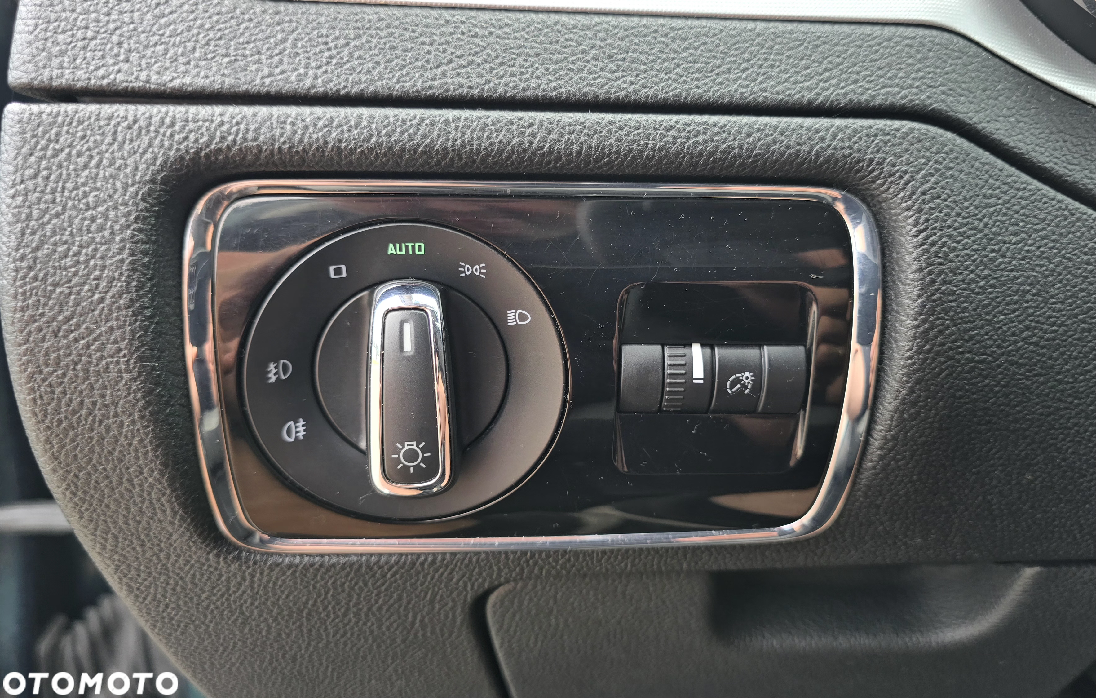 Skoda Superb 2.0 TDI Elegance DSG - 14
