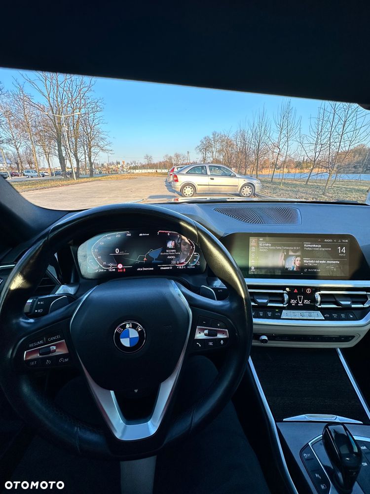 BMW Seria 3 330e M Sport - 14