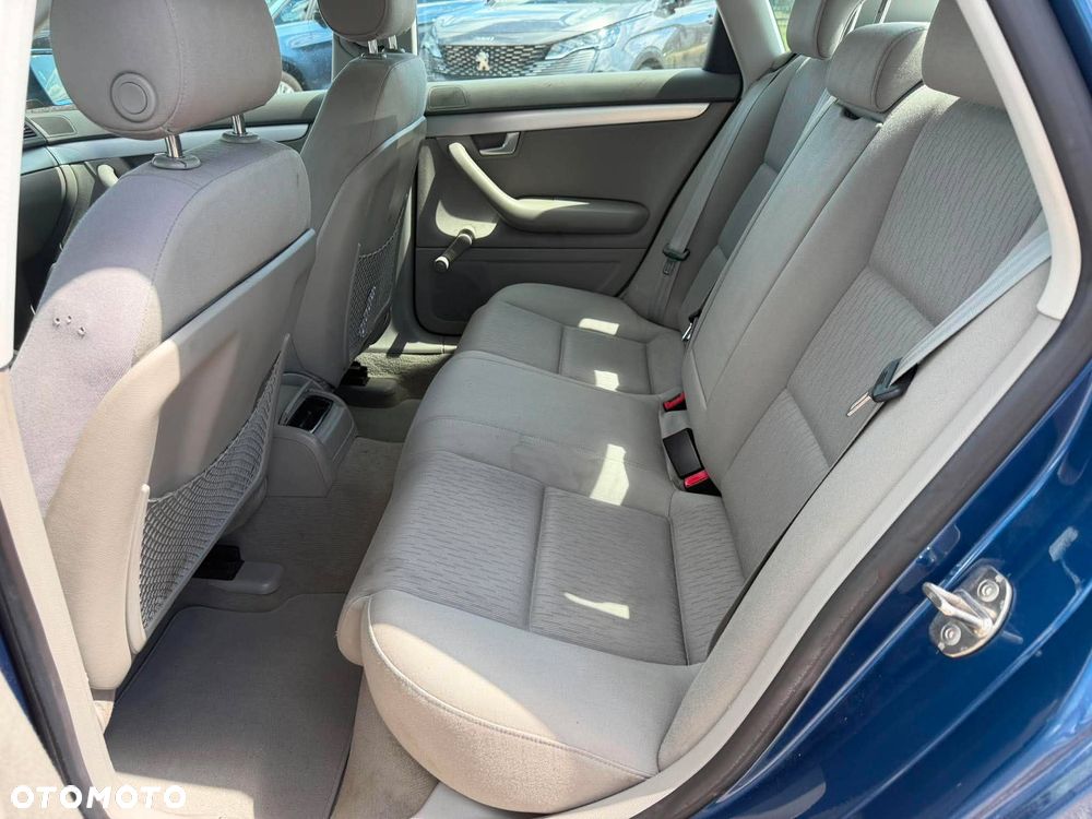 Audi A4 Limousine - 15