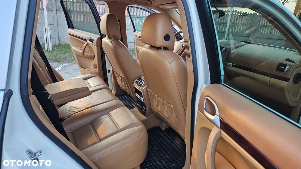 Porsche Cayenne - 11