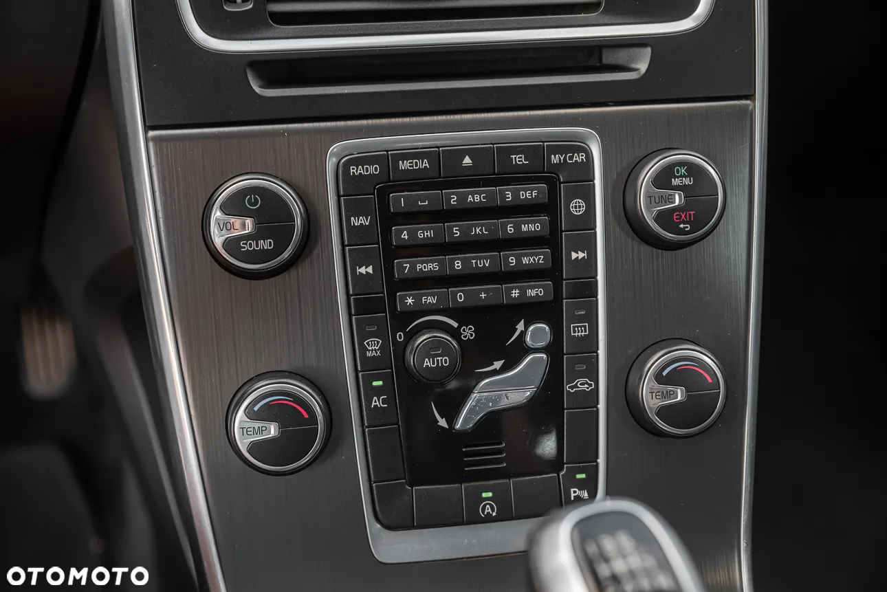 Volvo V60 D4 Momentum - 16
