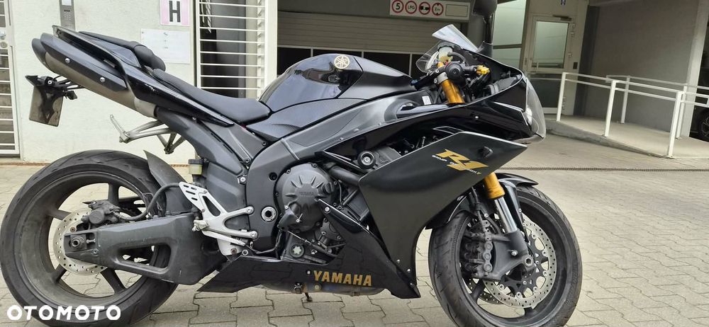 Yamaha R1 - 3