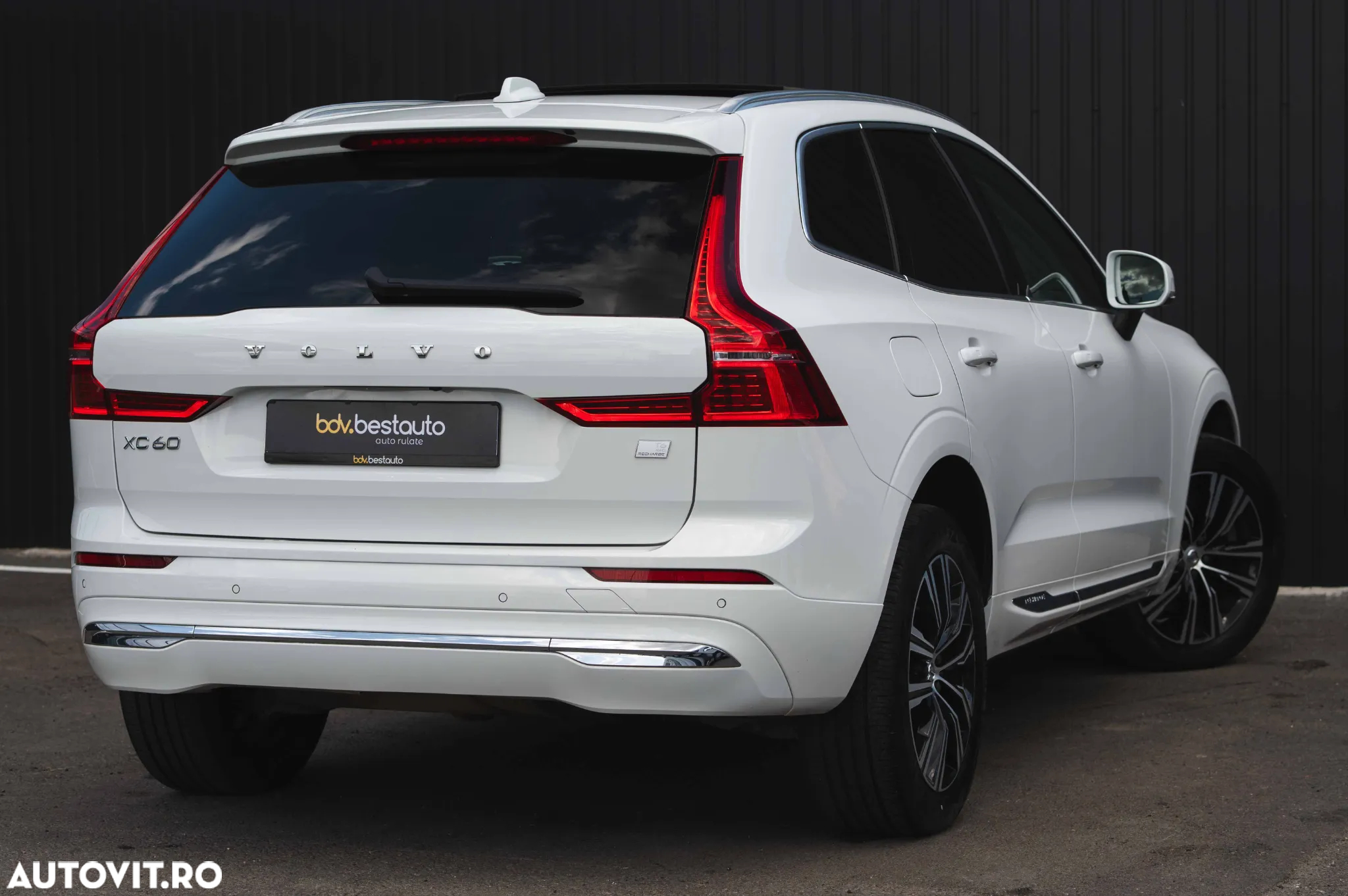 Volvo XC 60 T6 AWD Recharge Geartronic Inscription - 5