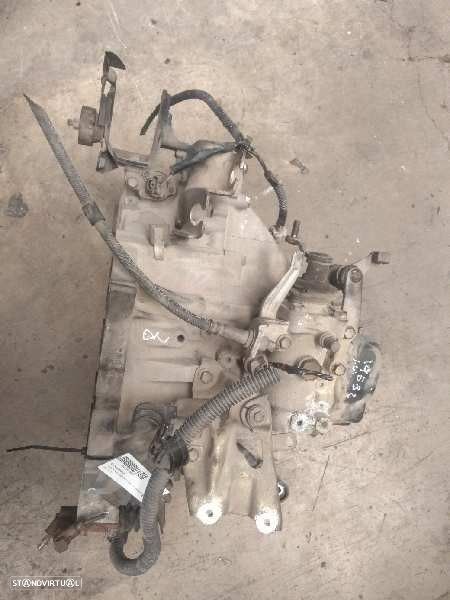 CAIXA VELOCIDADES TOYOTA YARIS 2004 - 4