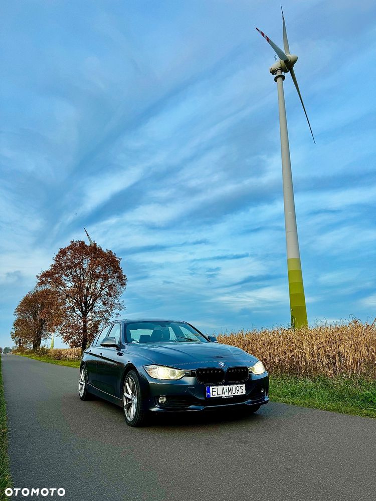 BMW Seria 3 320i - 14