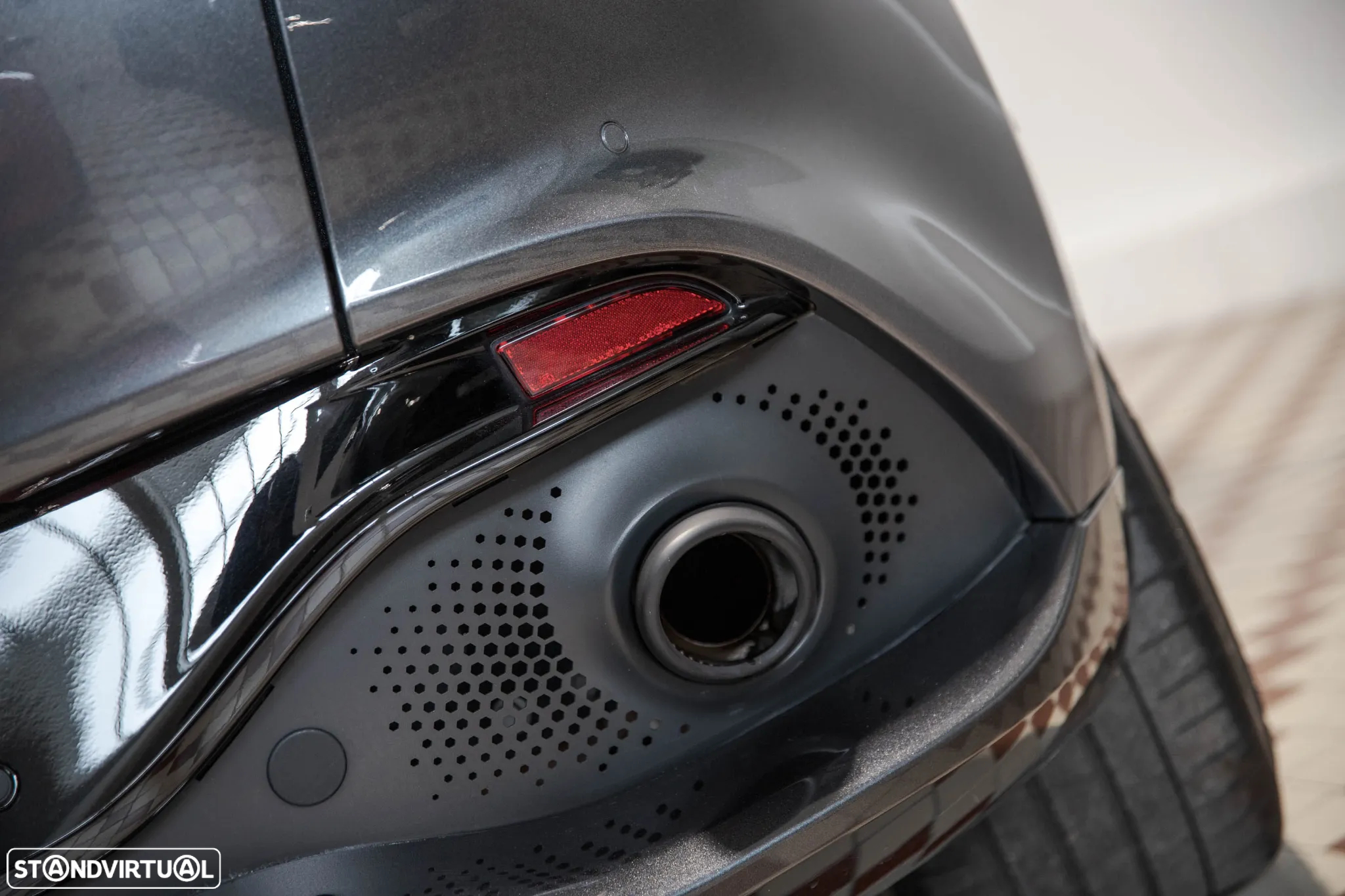 Aston Martin DBX Standard - 13