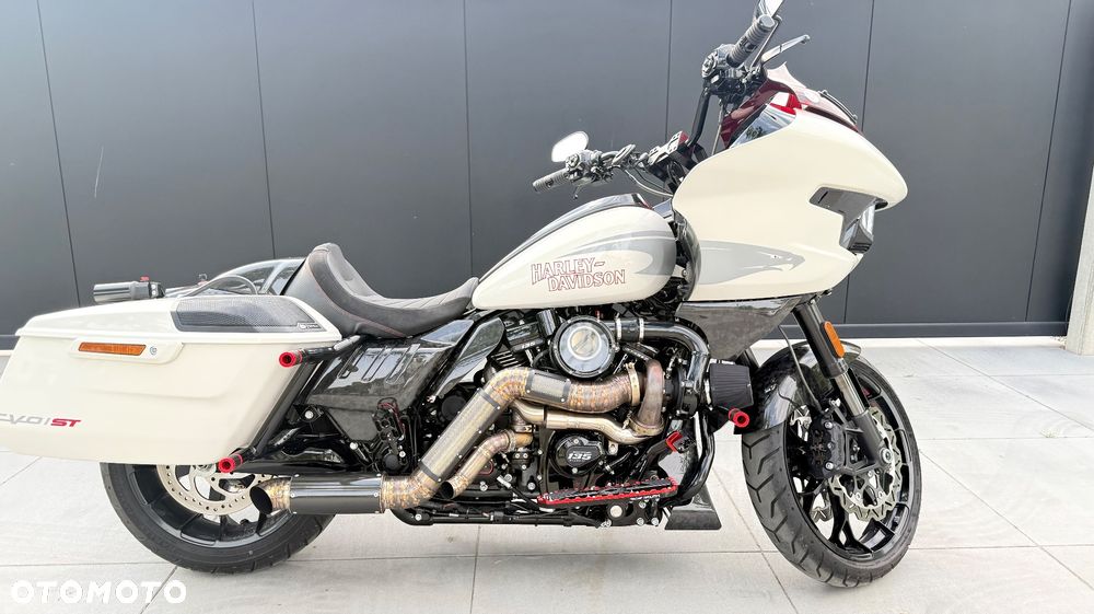 Harley-Davidson Touring Road Glide - 2