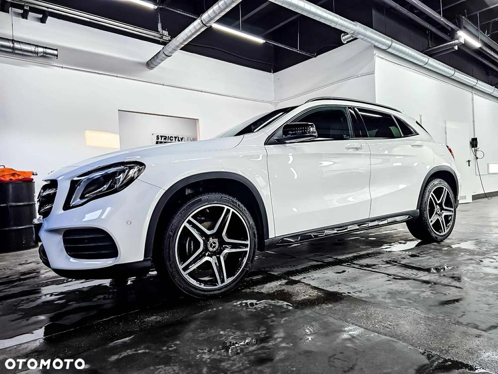 Mercedes-Benz GLA 200 7G-DCT AMG Line - 1