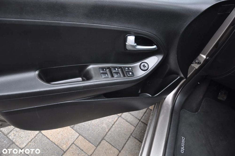 Kia Picanto 1.0 Dream Team Edition - 12