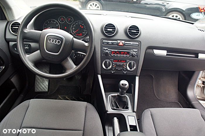 Audi A3 3-drzwiowe 1.6 Ambiente - 20