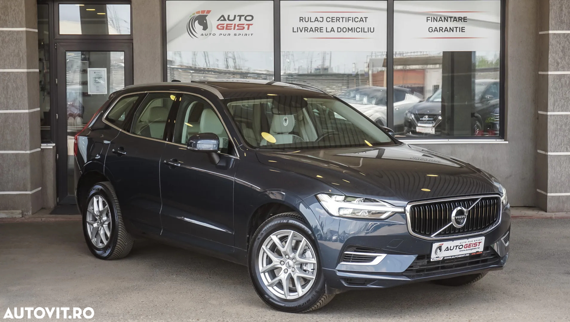 Volvo XC 60 T8 Twin Engine AWD Geartronic Momentum - 4