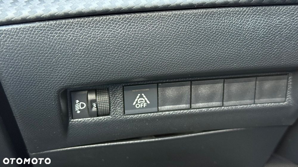 Peugeot 2008 1.5 BlueHDi Allure S&S EAT8 - 21