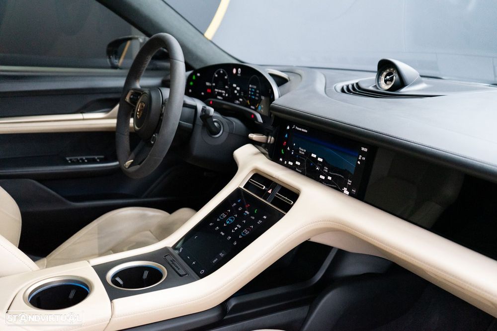 Porsche Taycan Turbo - 49