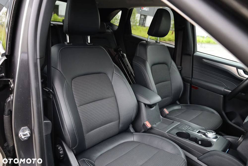 Ford Kuga 2.5P PHEV FWD Titanium X - 26