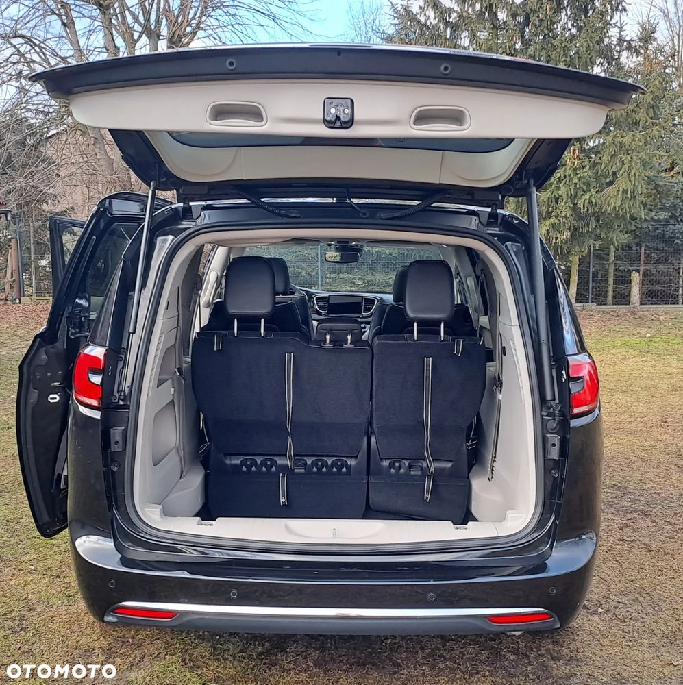 Chrysler Pacifica - 11