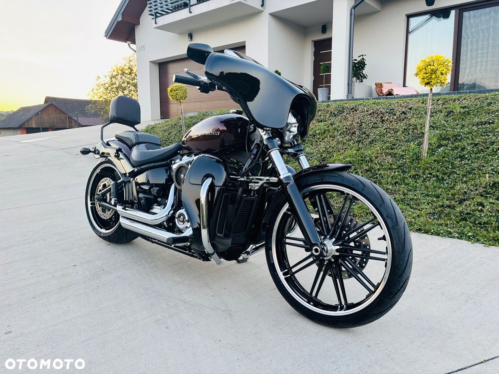 Harley-Davidson Softail Breakout - 13