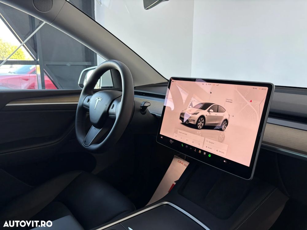Tesla Model Y - 7