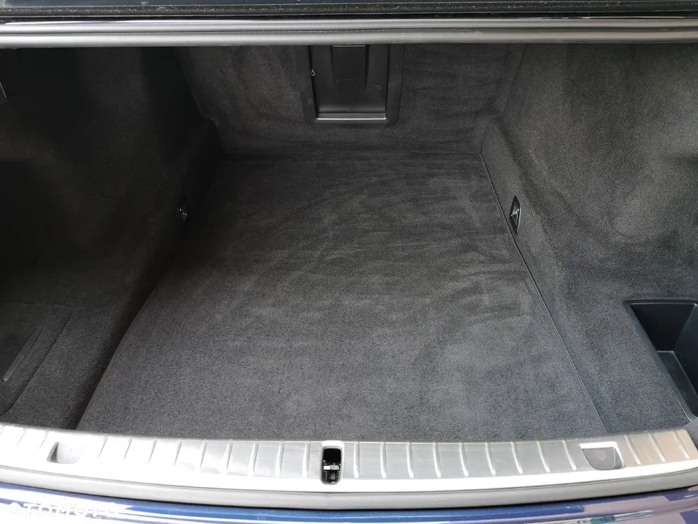 BMW Seria 7 750i xDrive sport - 39