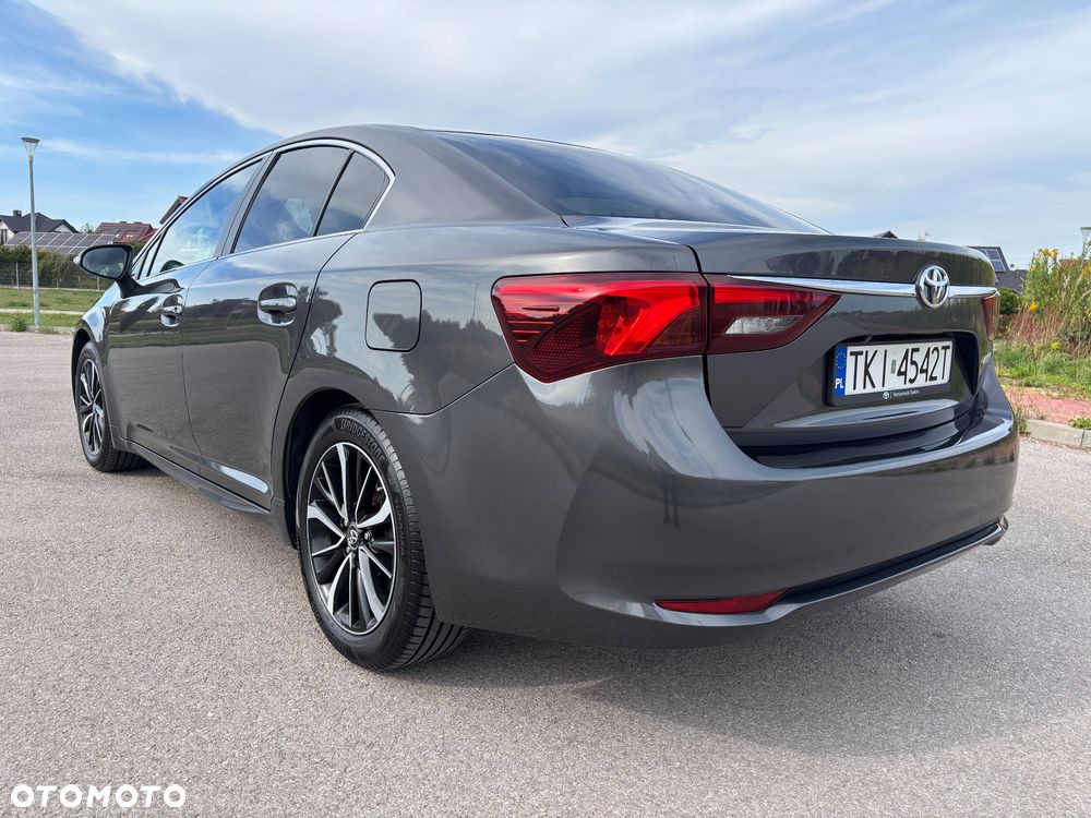 Toyota Avensis 1.8 Premium - 12