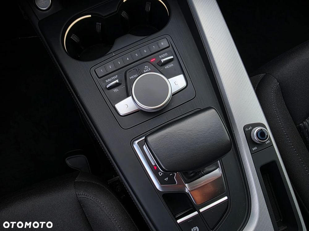 Audi A4 Avant 40 TFSI S tronic design - 16
