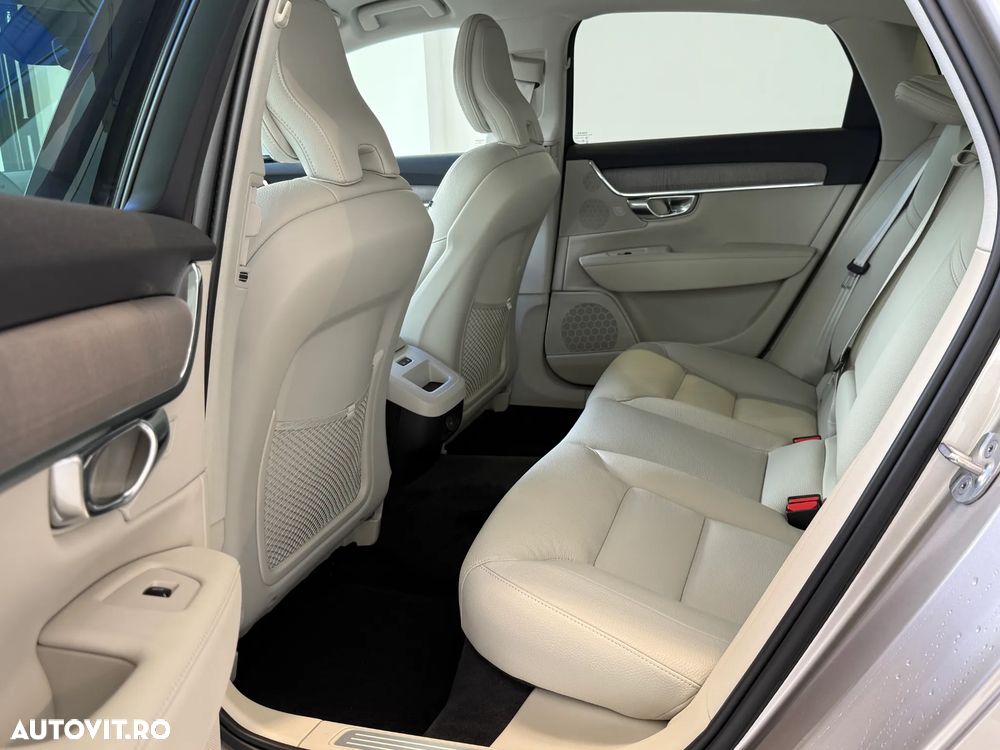 Volvo S90 B5 MHEV AT AWD Core - 23