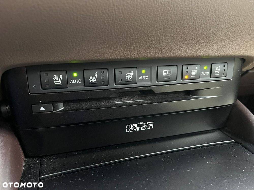 Lexus ES 300h Omotenashi - 19