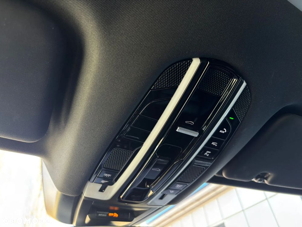 Porsche Cayenne Platinum Edition - 36