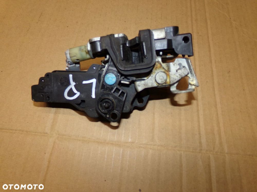 ZAMEK LEWY PRZÓD 4 PIN FORD FREESTAR 4.2 01-07r. - 3