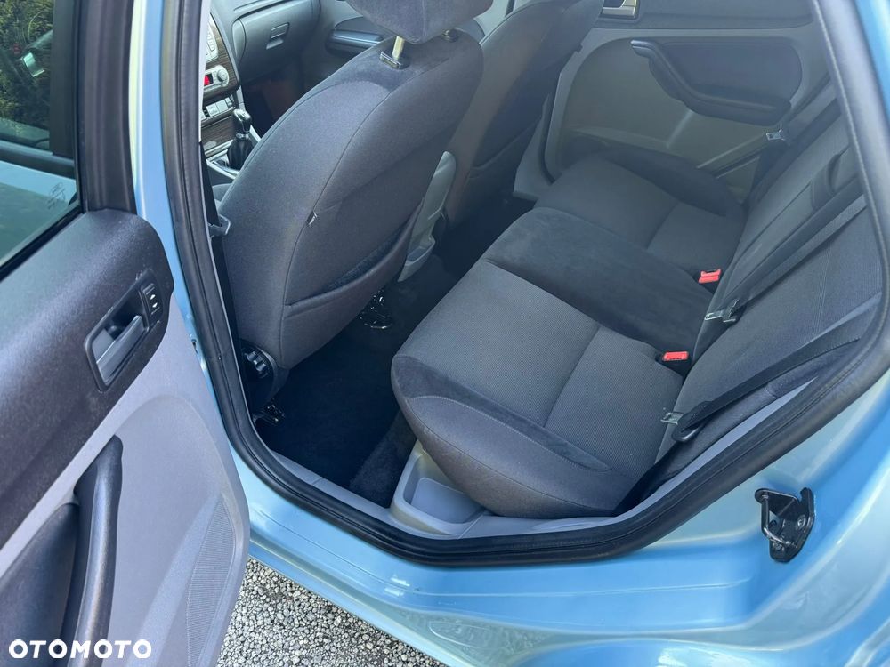 Ford Focus 1.8 Ghia - 12