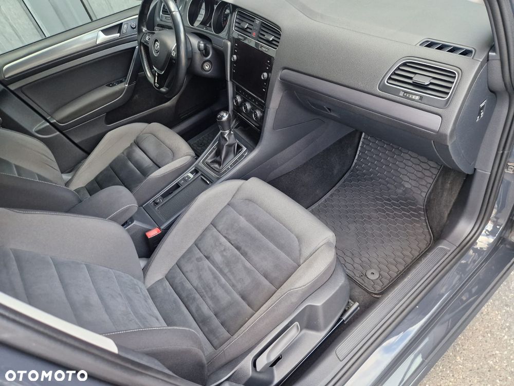 Volkswagen Golf - 11