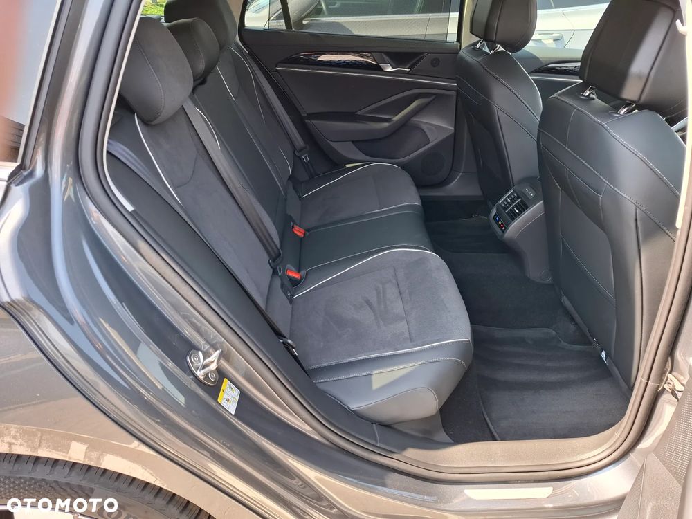 Volkswagen Passat 2.0 TDI SCR DSG Elegance - 13