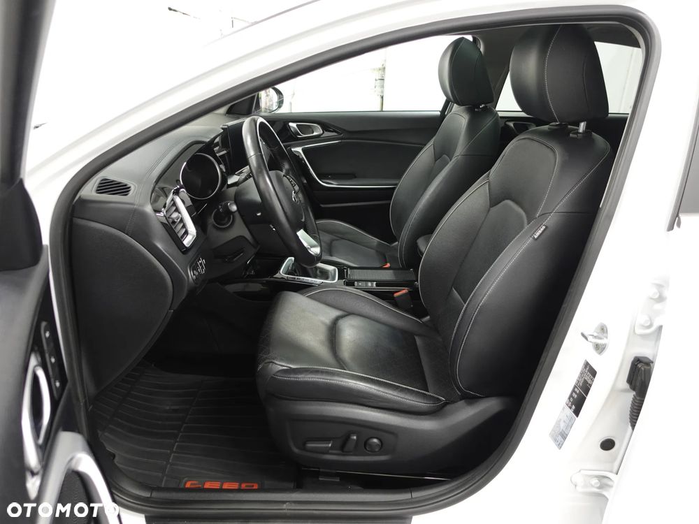 Kia Ceed 1.4 T-GDI OPF Platinum Edition - 21