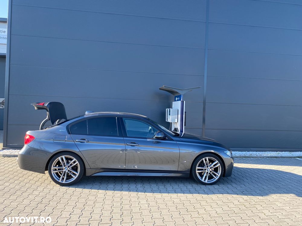 BMW Seria 3 330e iPerformance M Sport - 3