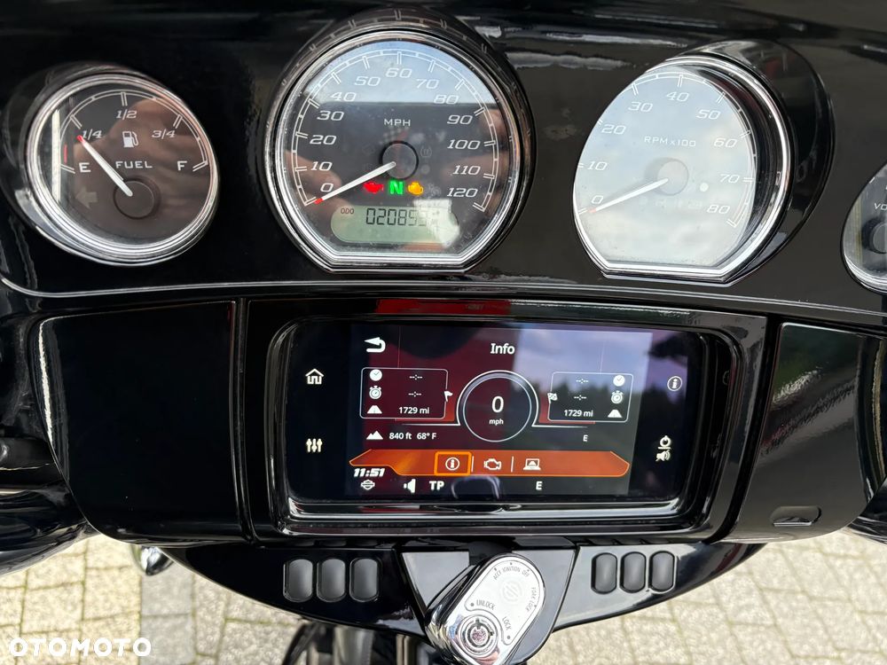 Harley-Davidson Touring Street Glide - 12